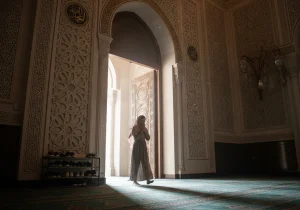 Doa Masuk dan Keluar Masjid