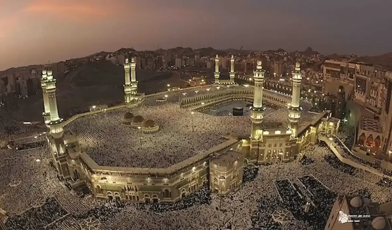 Doa Ketika Mendengar Adzan di Masjidil Haram & Nabawi (Keutamaan Ganda)